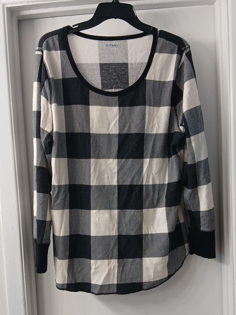 Old Navy Black & White Buffalo Check Scoop Neck Long Sleeve Top